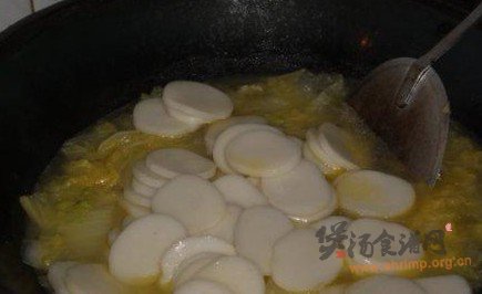 大白菜肉片年糕汤的做法