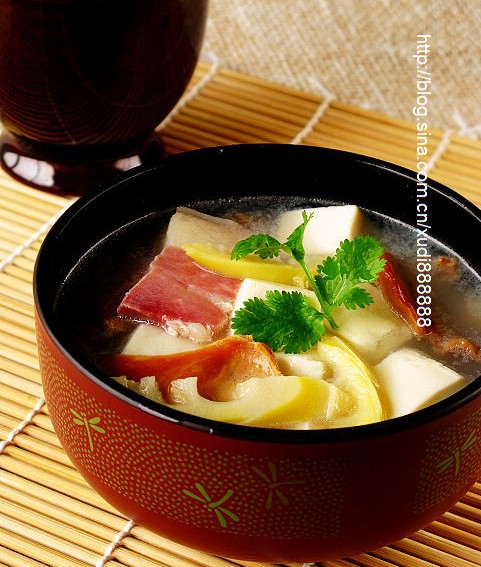 河蚌咸肉豆腐汤的做法