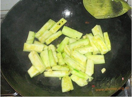 丝瓜油条汤的做法