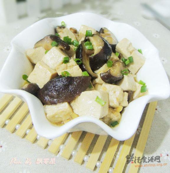 香菇炖豆腐的做法