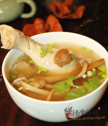 茶树菇鸡腿汤的做法