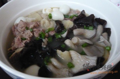 大骨菌菇汤的做法