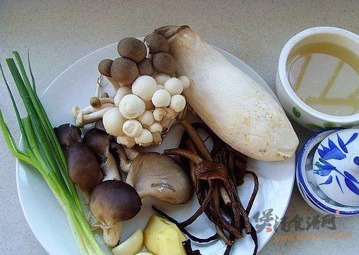 菌菇煲的做法