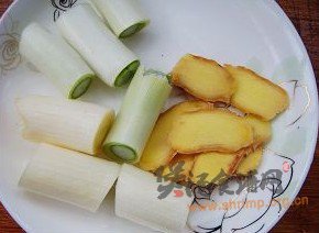 竹荪排骨汤的做法
