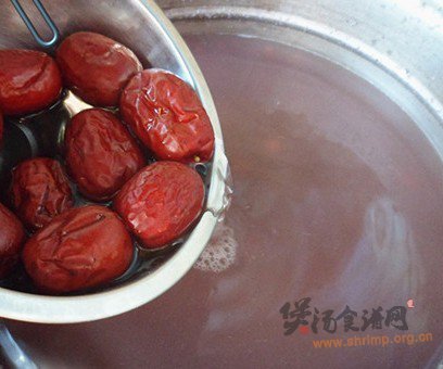 枣香黑米红豆粥的做法