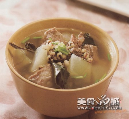 冬瓜荷叶薏米排骨汤的做法