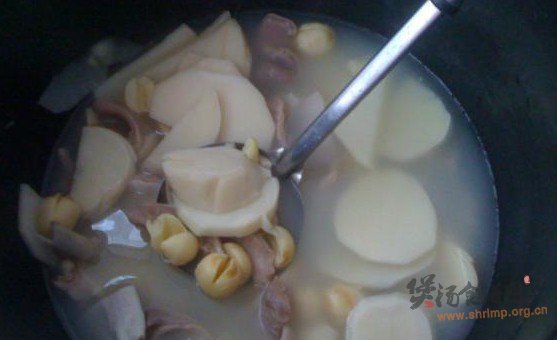 莲子猪肚汤的做法