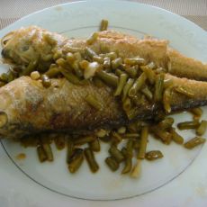 酸豆角焖黄花鱼——下饭菜的做法