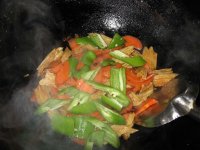 胡萝卜炒腐竹的做法