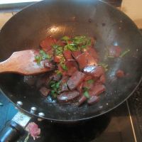 黑豆豉煮猪血的做法