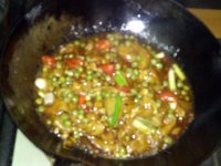 茄片烩豌豆的做法
