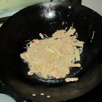 金针菇炒肉片的做法