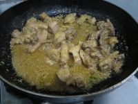 咖喱酱焖鸡的做法