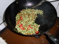 干煸嫩碗豆的做法
