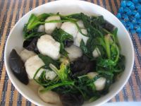 菠菜烩鱼丸的做法