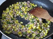 玉米粒炒肉泥的做法