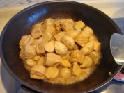红烧芋头豆腐肉包的做法