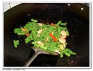 虾仁烩四季豆的做法