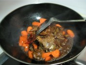 胡萝卜焖羊肉 的做法