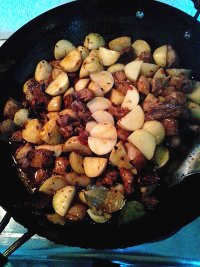 猪肉焖土豆的做法
