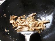 蚝油焖平菇的做法
