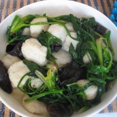 菠菜烩鱼丸的做法