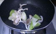 丝瓜蟹味菇的做法