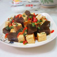 豆腐丁拌卤蹄冻的做法