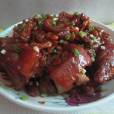 红焖猪脚黄豆的做法