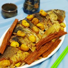 栗子腐竹炖鲤鱼的做法