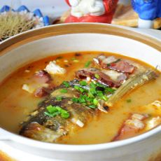 冻豆腐腊肉炖鲢鱼头的做法