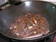 萝卜干煮赤鲶鱼的做法