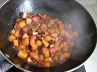香菇萝卜炖五花肉的做法