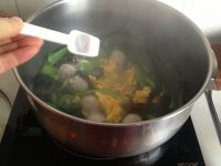 青菜黑木耳肉丸汤的做法