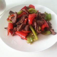 青红椒炒牛肉的做法