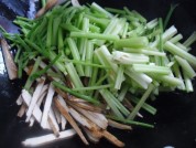 芹菜炒豆腐干的做法