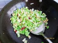 辣炝芹菜黄豆的做法