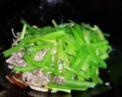 肉丝熏干芹菜的做法
