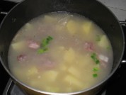 土豆排骨汤的做法