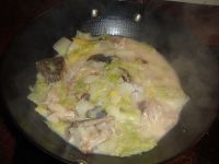 松鱼头煮白菜的做法