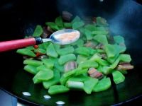 腊肉炒莴笋的做法