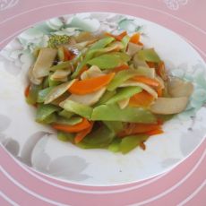杏鲍菇炒莴笋的做法