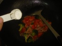 西兰花烩西红柿的做法