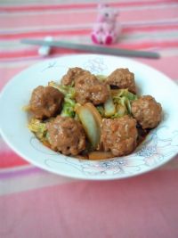 白菜烩肉丸的做法