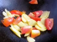 西红柿炒土豆片的做法