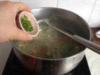 鲜蘑蛋饺汤的做法
