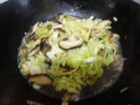 香菇炒白菜的做法