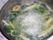 小白菜皮蛋粉丝汤的做法