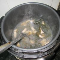 小肠海带汤的做法