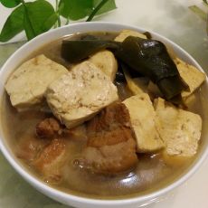 五花肉炖海带扣豆腐的做法